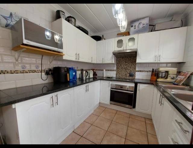 3 BEDROOM HOUSE FOR SALE IN MAGALIESKRUIN